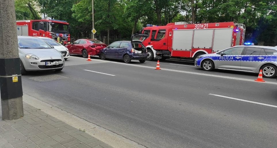 Na ul. Ozimskiej zderzyły się trzy samochody osobowe