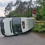 Zderzenie osobowego opla z busem na obwodnicy Osowca