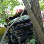 Zderzenie dwóch samochodów koło Ozimka, a niedaleko Niemodlina samochód wjechał w drzewo
