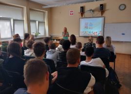 Pisarka Nika Kardasz spotkała się z uczniami dobrzeńskiego liceum