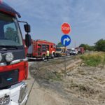 Zderzenie wozu strażackiego z samochodem osobowym w Dąbrowie