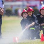 Rywalizacja z zabawą, czyli strażacki Dzień Dziecka w Komprachcicach [GALERIA]