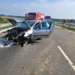 Kierowca peugeota uderzył w bariery energochłonne na obwodnicy Niemodlina