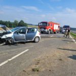 Kierowca peugeota uderzył w bariery energochłonne na obwodnicy Niemodlina