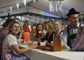 Piwo, tańce i zabawa do białego rana. Tego nie brakowało na Bierfeście w Zagwiździu