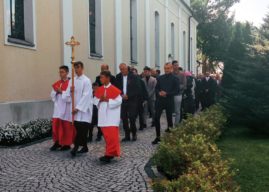 Suma odpustowa w parafii św. Jadwigi w Chróścicach zgromadziła ponad pół tysiąca wiernych [GALERIA]