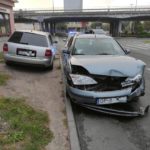 Zderzenie dwóch samochodów na rondzie Nysy Łużyckiej w Opolu