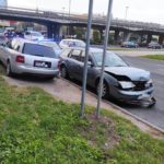 Zderzenie dwóch samochodów na rondzie Nysy Łużyckiej w Opolu