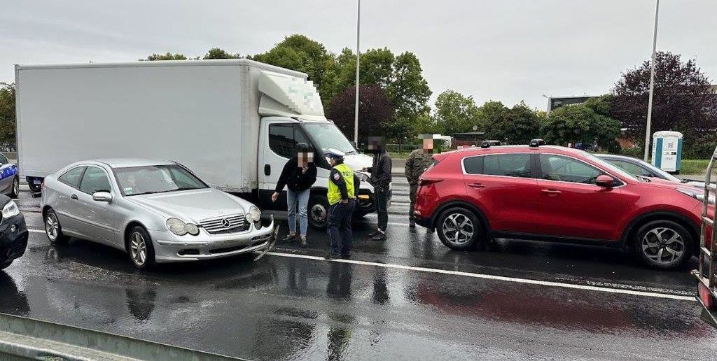 Kolizja niedaleko ronda na ul. Nysy Łużyczkiej w Opolu