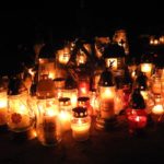 Cmentarz w Starych Siołkowicach oświetlony blaskiem zniczy [GALERA]