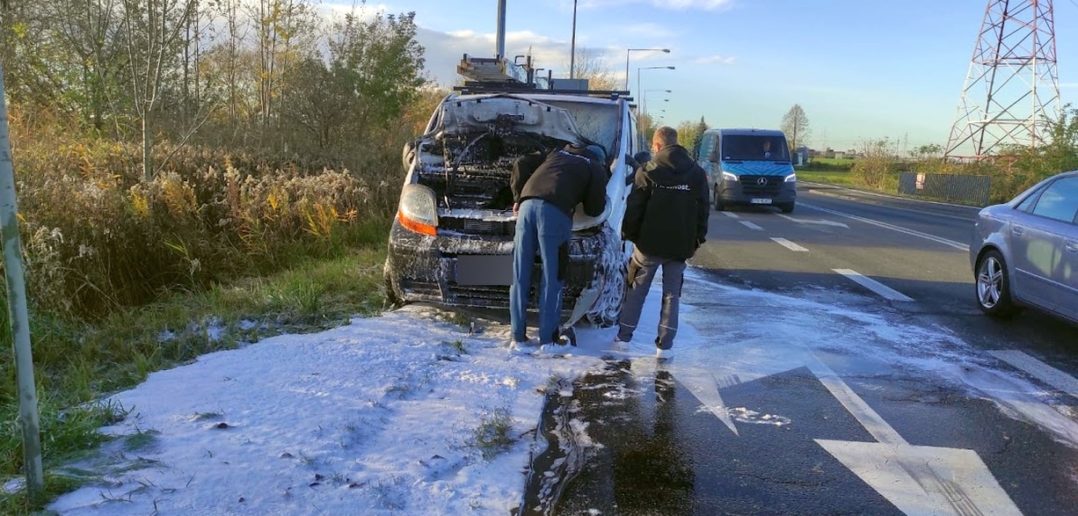 Pożar busa na obwodnicy Opola niedaleko Kępy