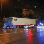 Weekend na drogach. W Opolu ciężarówka wjechała w płot, a koło Jaczowic audi zderzyło się z jeleniem