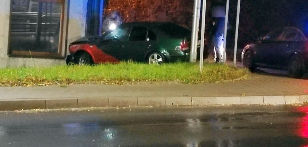 Kierowca volkswagena wjechał w budynek na ul. Braci Kowalczyków w Opolu