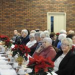 Blisko 140 seniorów w Chróścicach zasiadło do wigilijnego stołu [GALERIA]
