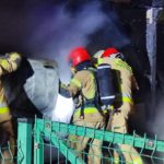 Pożar wiaty w Krzanowicach, spłonęło zaparkowane pod nią auto