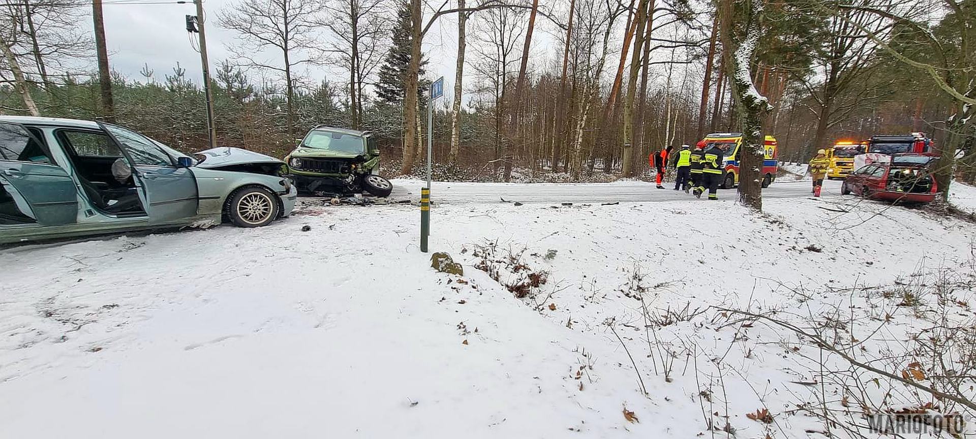 Trzy pojazdy zderzyły się na ul. Oleskiej w Dąbrówce Łubniańskiej