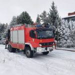 Kierowca ciężarówki cofając uszkodził zaparkowany samochód