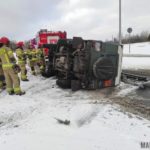 Samochód terenowy wypadł z drogi i przewrócił się na bok, kierowca miał 1,4 promila