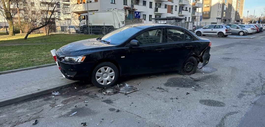 Pijany kierowca wjechał w samochody zaparkowane na osiedlu Koszyka w Opolu