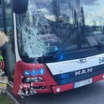 W Opolu na ul. Chabrów zderzyły się osobówka i autobus MZK