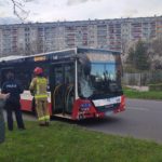 W Opolu na ul. Chabrów zderzyły się osobówka i autobus MZK