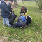 Uczniowie z gminy Dobrzeń Wielki nie wagarują tylko sprzątają z okazji Dnia Ziemi [GALERIA]