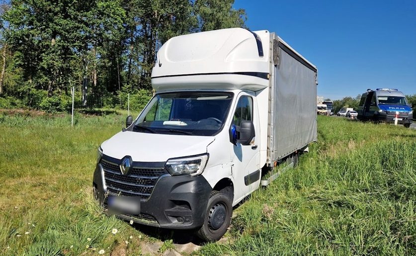 Bus zjechał z drogi na opolskim odcinku autostrady A4