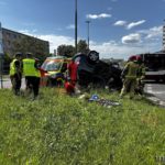 Zderzenie samochodu osobowego z autobusem MZK na rondzie w Opolu