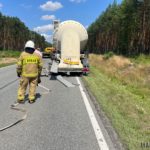 Zderzenie busa wiozącego butle z gazem i ciężarówki