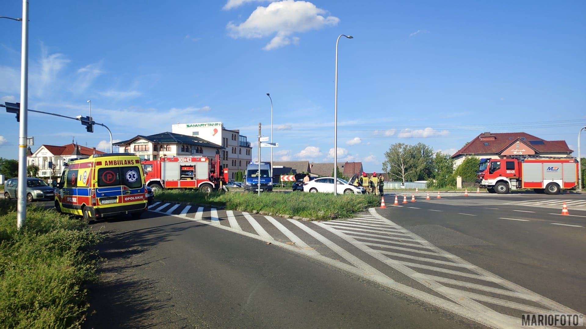 Zderzenie dwóch aut na skrzyżowaniu ulic Pużaka i Sosnkowskiego w Opolu