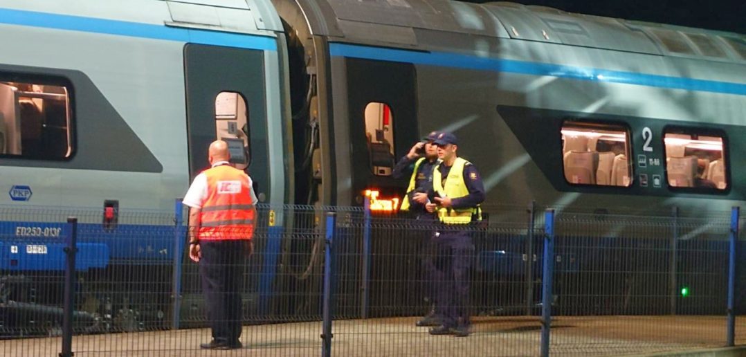 Tragiczne wydarzenie na stacji kolejowej Ozimku. Nie żyje kobieta