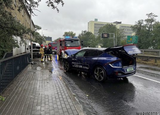 Wypadek na ul. Nysy Łużyckiej w Opolu. W aucie 3-letnie dziecko