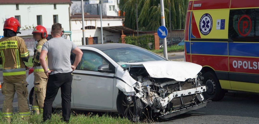 W Opolu ciężarówka zderzyła się z samochodem osobowym