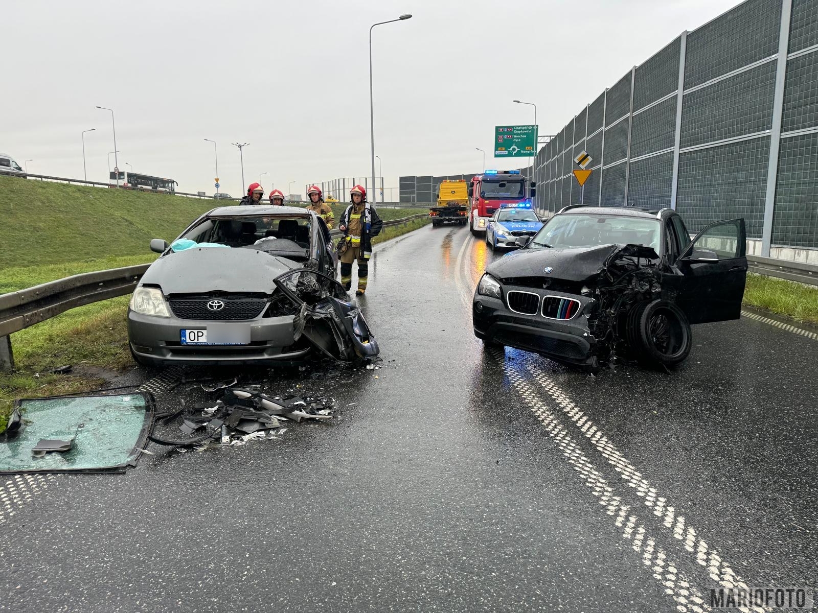 BMW zderzyło się z Toyotą na zjeździe z wiaduktu w kierunku Wróblina w Opolu