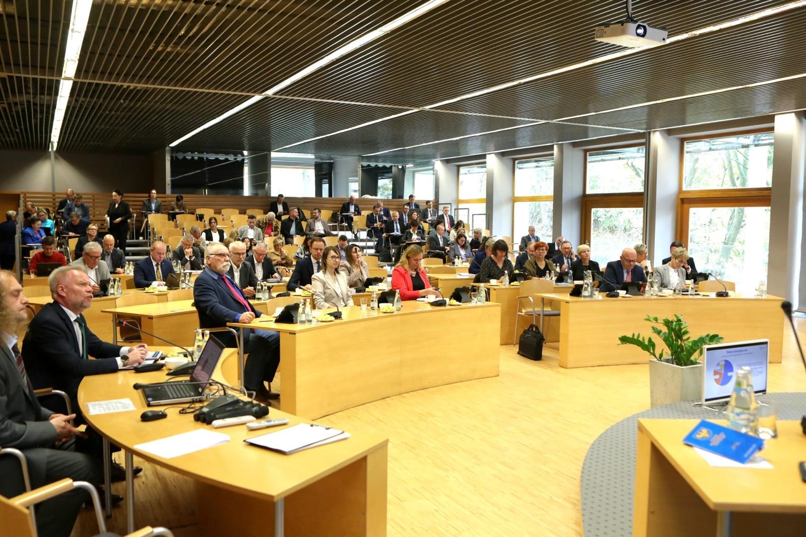 Październikowa sesja sejmiku – wciąż jeszcze o powodzi