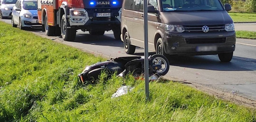 Skuter wjechał w busa w Prószkowie