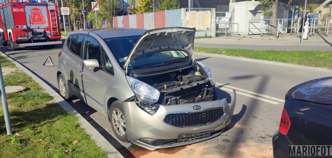 Na ul. Oleskiej doszło do zderzenia trzech samochodów.