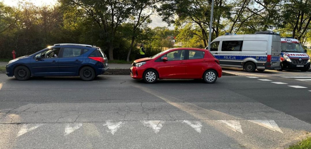 Zderzenie dwóch samochodów osobowych na ul. Oświęcimskiej w Opolu