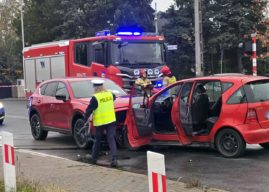 Dwa samochody zderzyły się na przejeździe kolejowym w Opolu