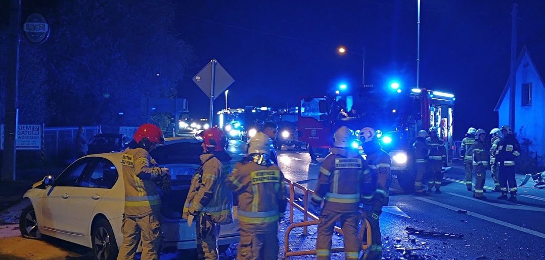 Zderzenie dwóch samochodów w Karczowie