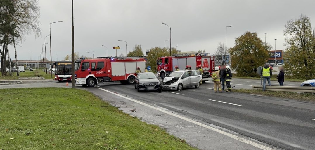 Zderzenie opla z mercedesem na ul. Wrocławskiej w Opolu