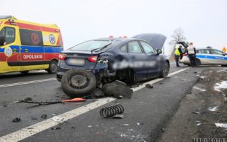 Wypadek na obwodnicy Opola, zderzenie busa z samochodem osobowym Wypadek na obwodnicy Opola, zderzenie busa z samochodem osobowym