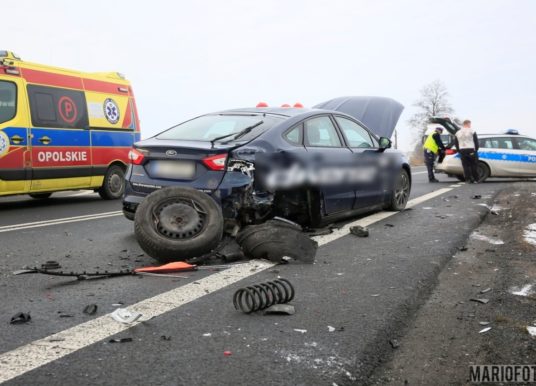 Wypadek na obwodnicy Opola, zderzenie busa z samochodem osobowym