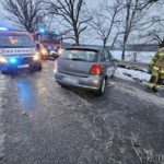 Czołowe zderzenie dwóch aut na trasie Stare Budkowice – Zagwiździe