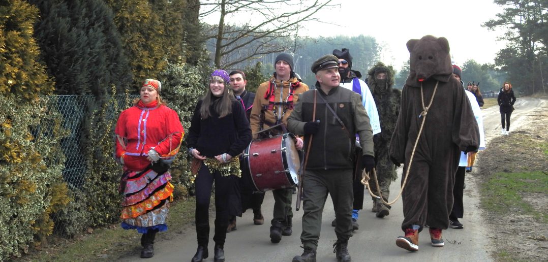 Muzyka, tańce i zabawa. Z niedźwiedziem przez Kup [GALERIA]