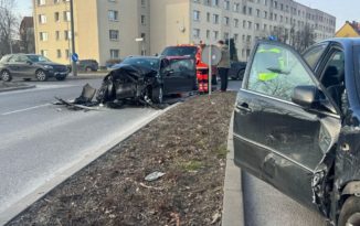 Na ulicy Armii Krajowej w Opolu zderzyły się dwa samochody Na ulicy Armii Krajowej w Opolu zderzyły się dwa samochody