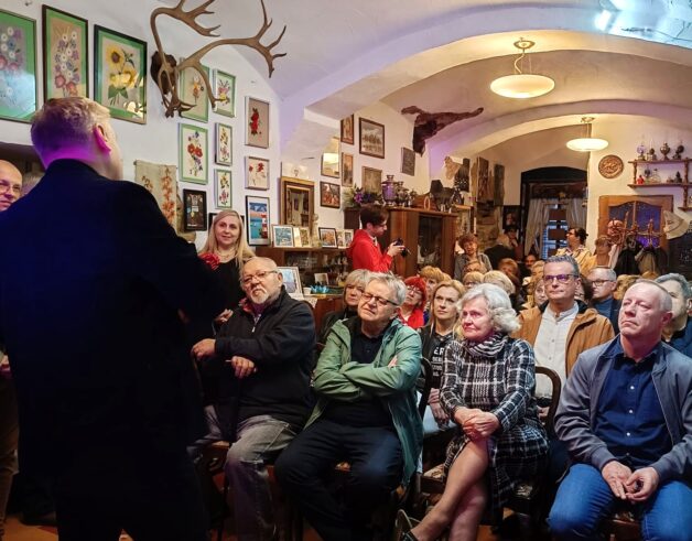 Adam Michalik zaprezentował swoje prace w galerii „Studnia” w Krapkowicach [GALERIA]