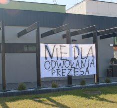 W Dobrzeniu znów protestują – poszło o odwołanie prezesa Prowodu