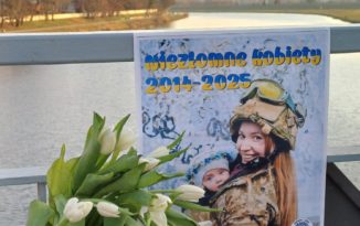 Plakatami w Opolu przypomniano o wojnie i sile kobiet na froncie