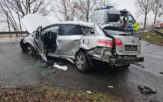 Zderzenie trzech samochodów w Zawadzie, dwie osoby w szpitalu